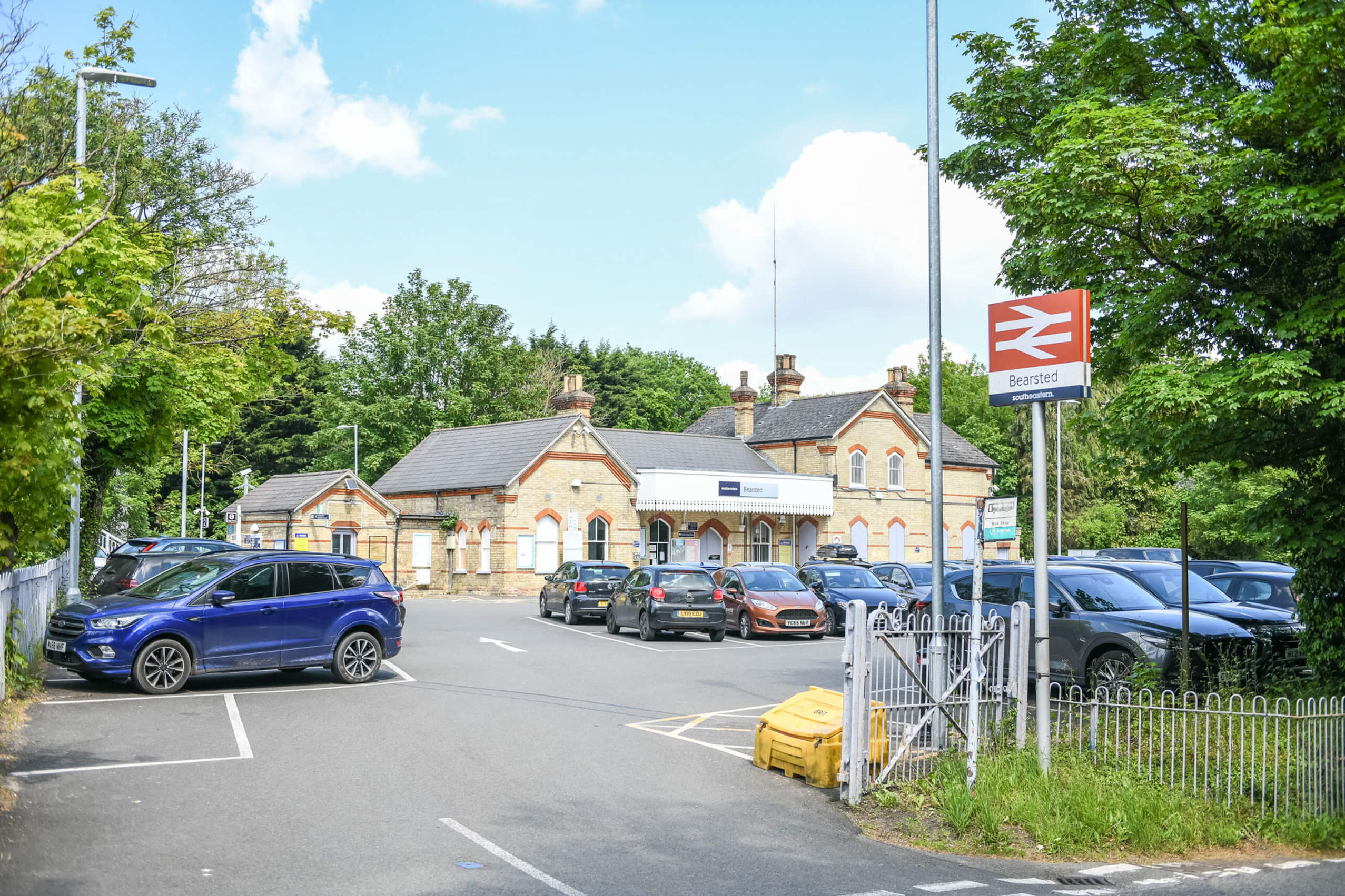 roundwell-park-bearsted-good-travel-links